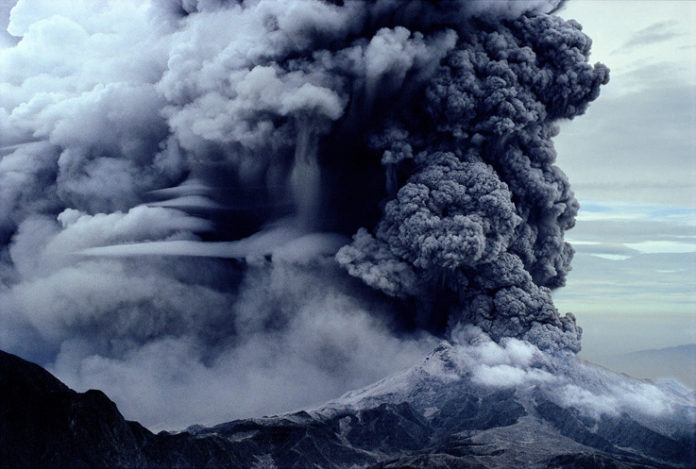 Eruption du Pinatubo (Philippines) Eruption du Pinatubo (Philippines)