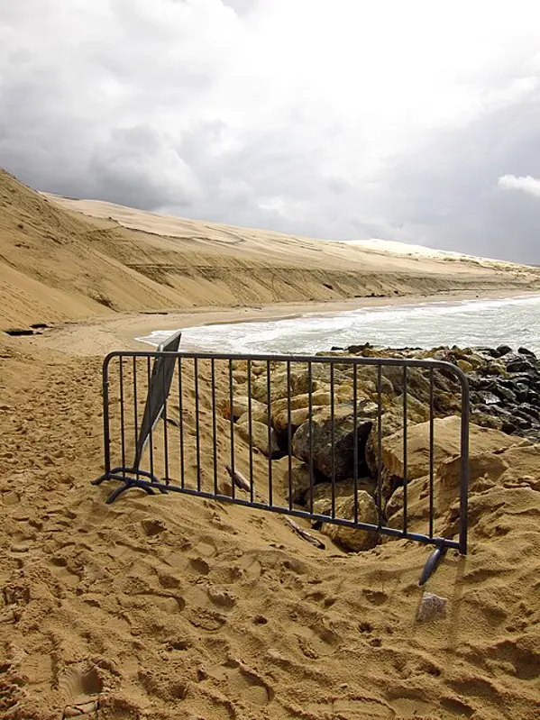 Une dune suite à une tempête dans le bassin d'Arcachon.