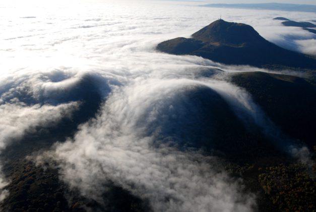 Mer de nuages sur la Chaîne des Puys. Crédit photo : Jody Way