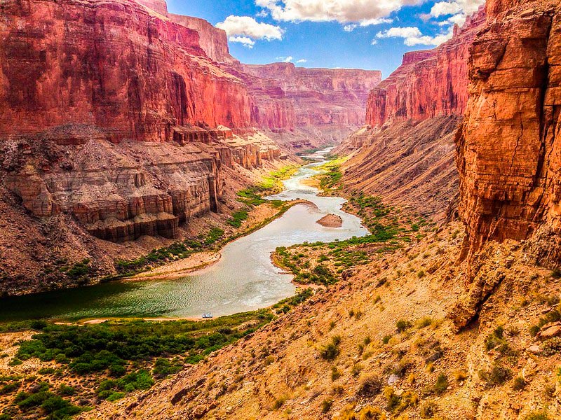 La geologie du Grand Canyon offre un panorama naturellement colore