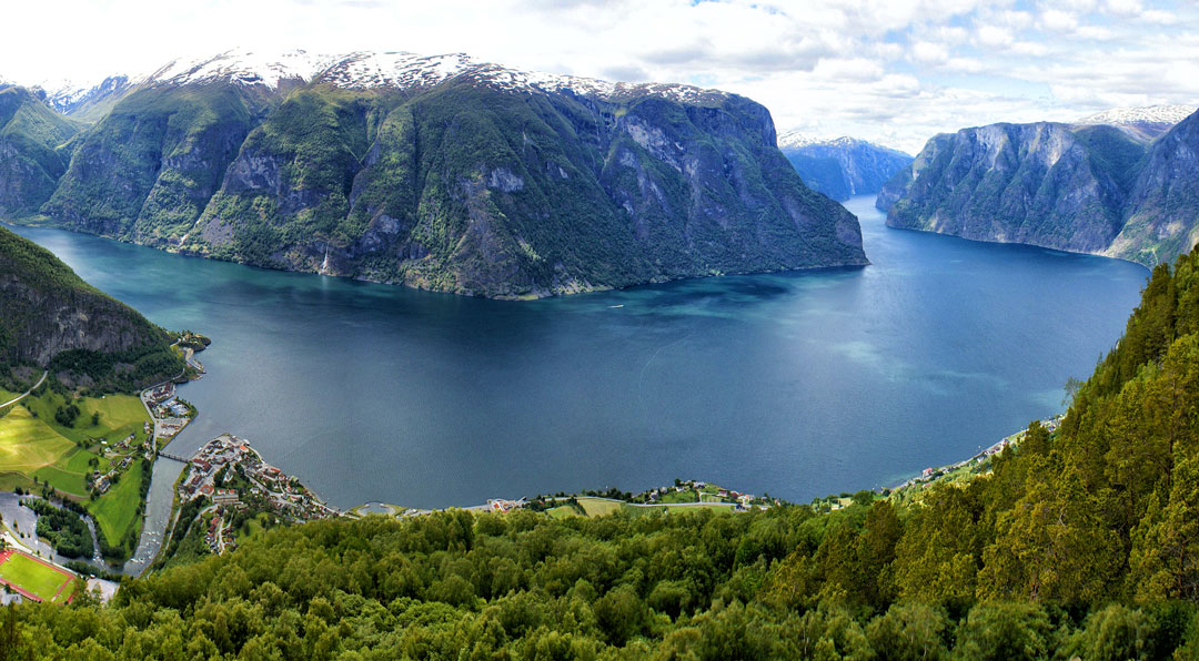 Vue du deuxième plus grand fjord du monde, le Sognefjord en Norvège.
