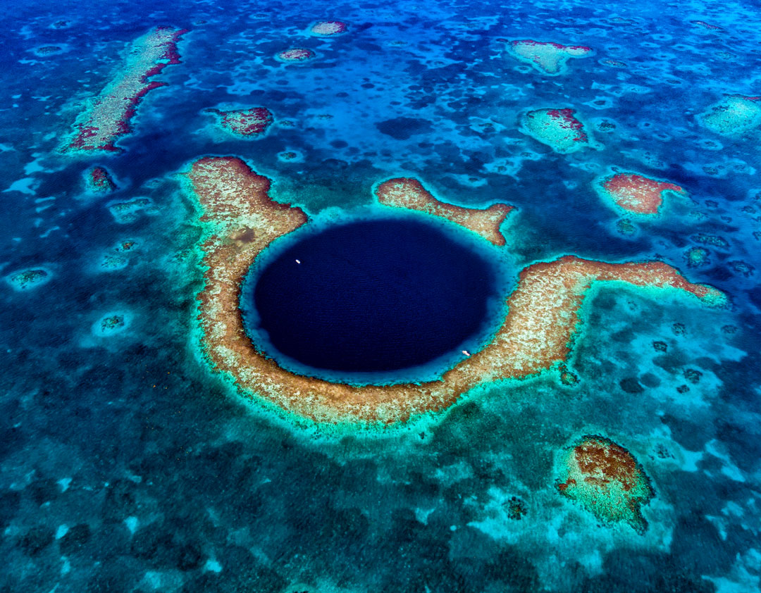 Le Grand Trou Bleu du Belize, au cœur de la barrière de corail.