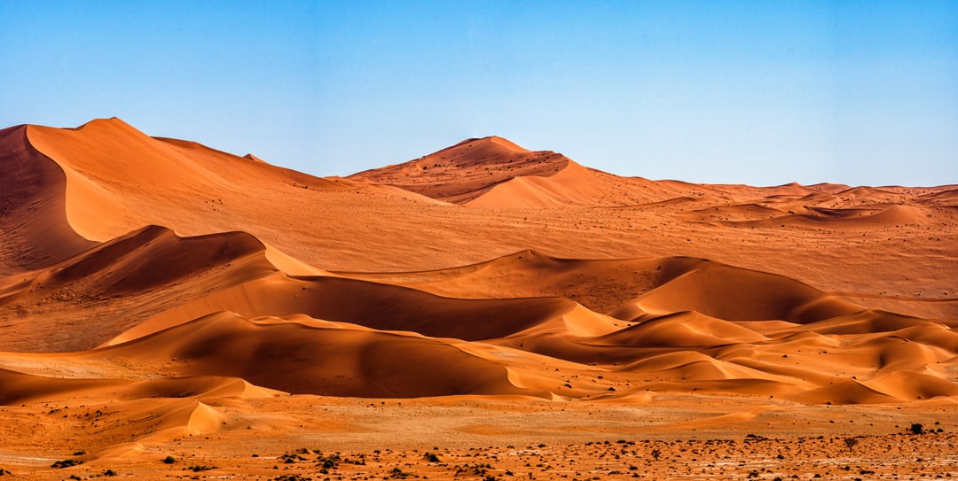 Dunes dans le désert de Namibie.