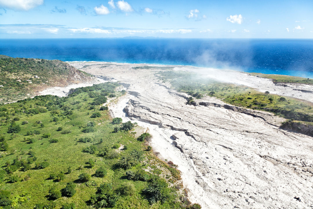 Couloir de nuée ardente sur l'île de Montserrat aux Antilles.