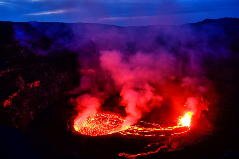 Le volcan Nyiragongo contient le plus grand lac de lave connu sur Terre.