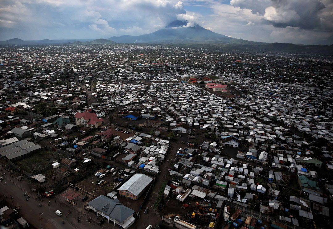 Le volcan Nyiragongo surplombe la ville de Goma.