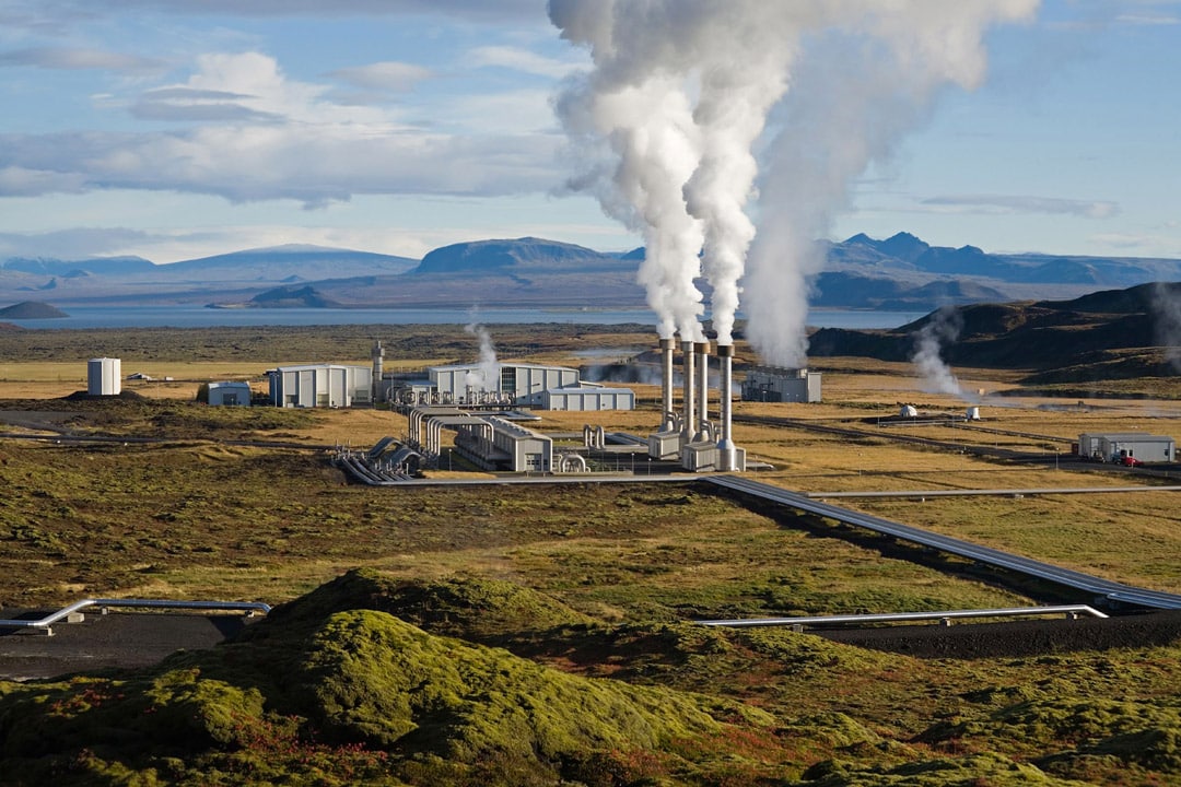Centrale géothermique exploitant la chaleur du volcanisme du rift de Thingvellir.