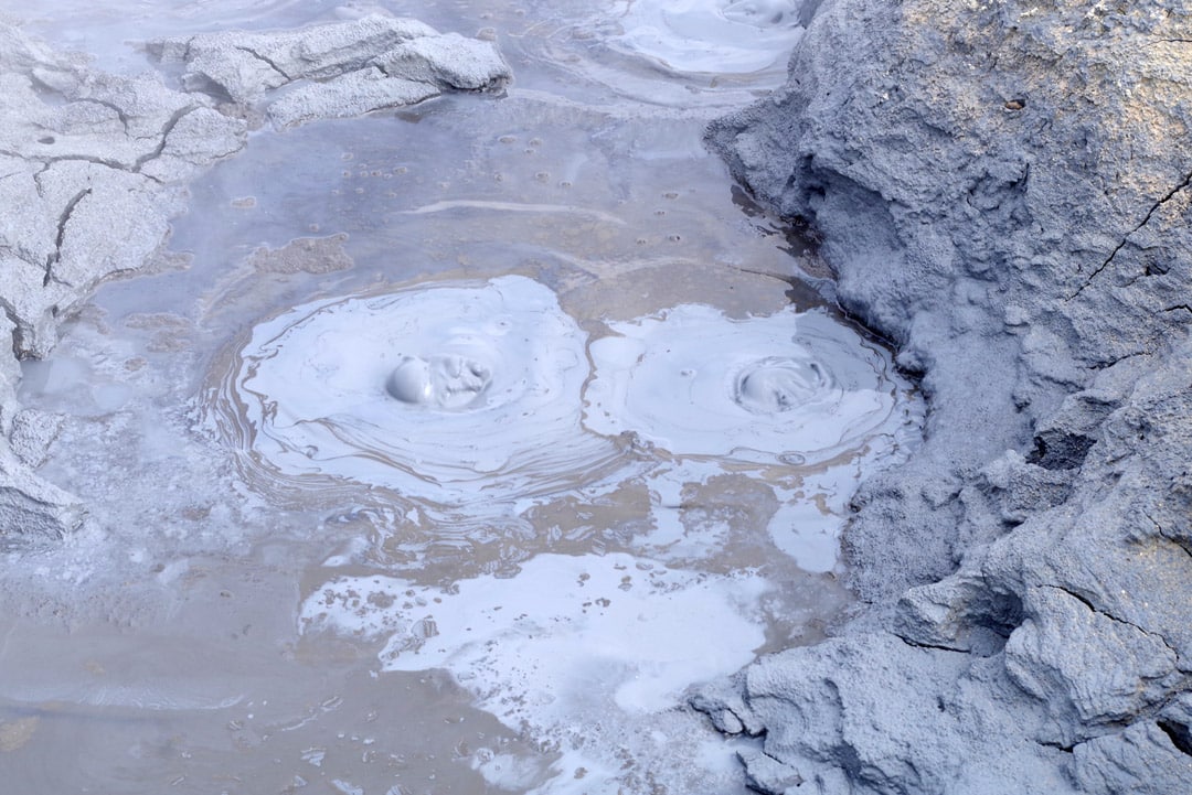 Mare de boue géothermale liée au volcanisme du rift de Thingvellir.