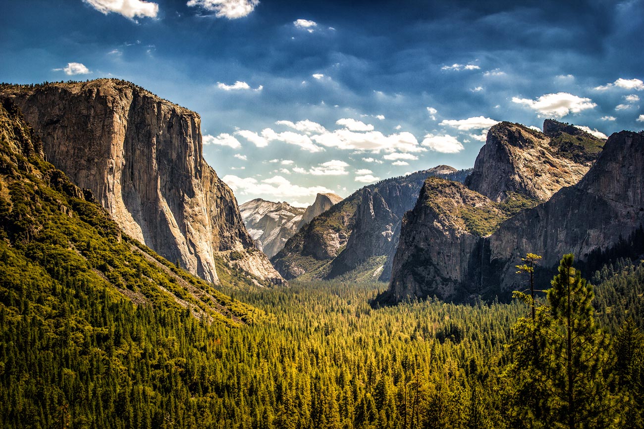 Vue panoramique sur la vallée de Yosemite