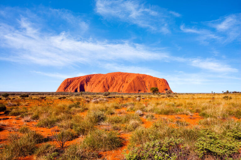 Uluru Ayers Rock au cœur de l'outback australien.