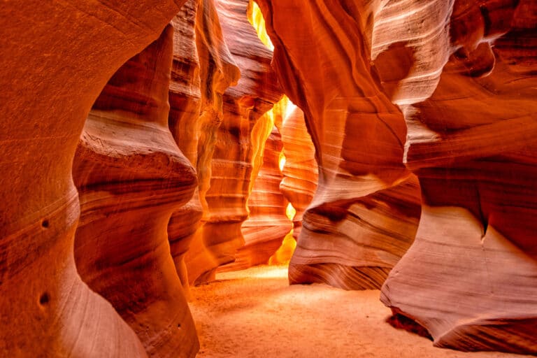 Jeux de lumières à l'intérieur d'Antelope Canyon.