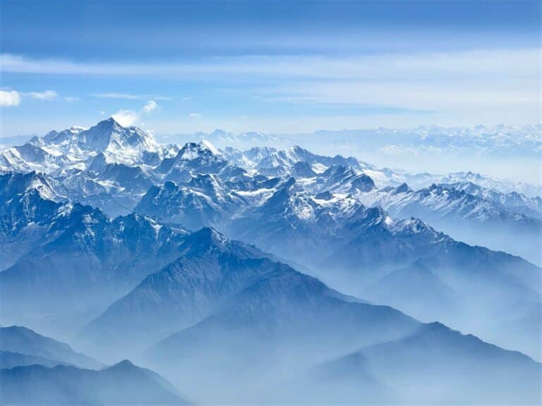 La Plus Haute Montagne du Monde : un Titre Disputé