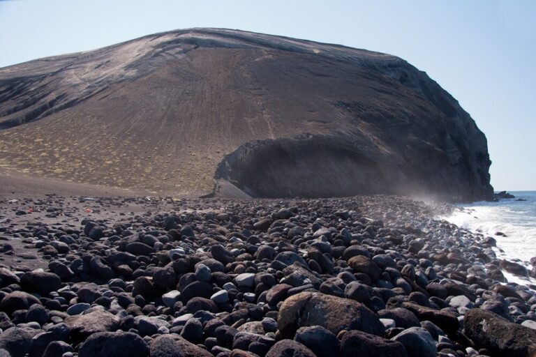 Plage de galets sur l'île de Surtsey.
