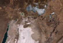 Mer d’Aral Avant Après : d’un Immense Lac à un Désert Salé Evolution de l'asséchement de la mer d'Aral.