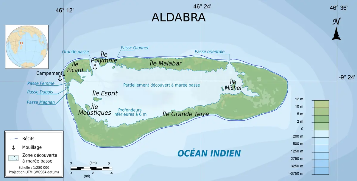 Carte de l’atoll d’Aldabra montrant les contours géographiques et les principales caractéristiques de l’île.