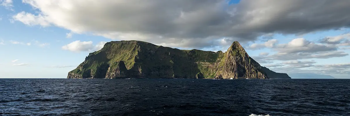 L'île volcanique isolée Tristan da Cunha dans l'Atlantique Sud.